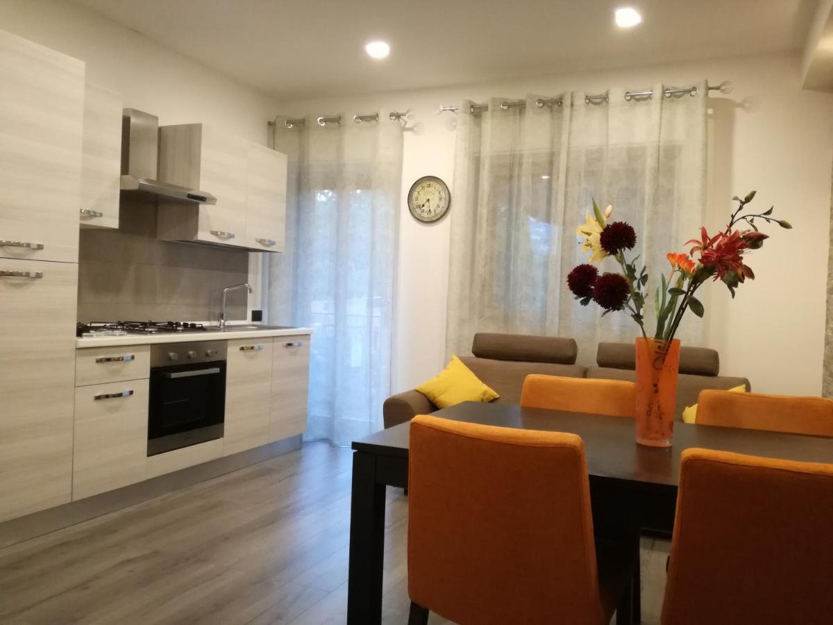 Ferienwohnung La Casa Di Ale Aci Castello Exterior foto